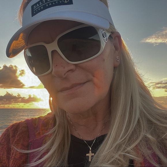 I’m on Facebook https://www.facebook.com/Wenrella - Picture 2 of 10